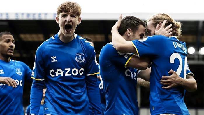 狼队示警裁判不公，主场遭遇连败，保级形势险飞响炮的简单介绍