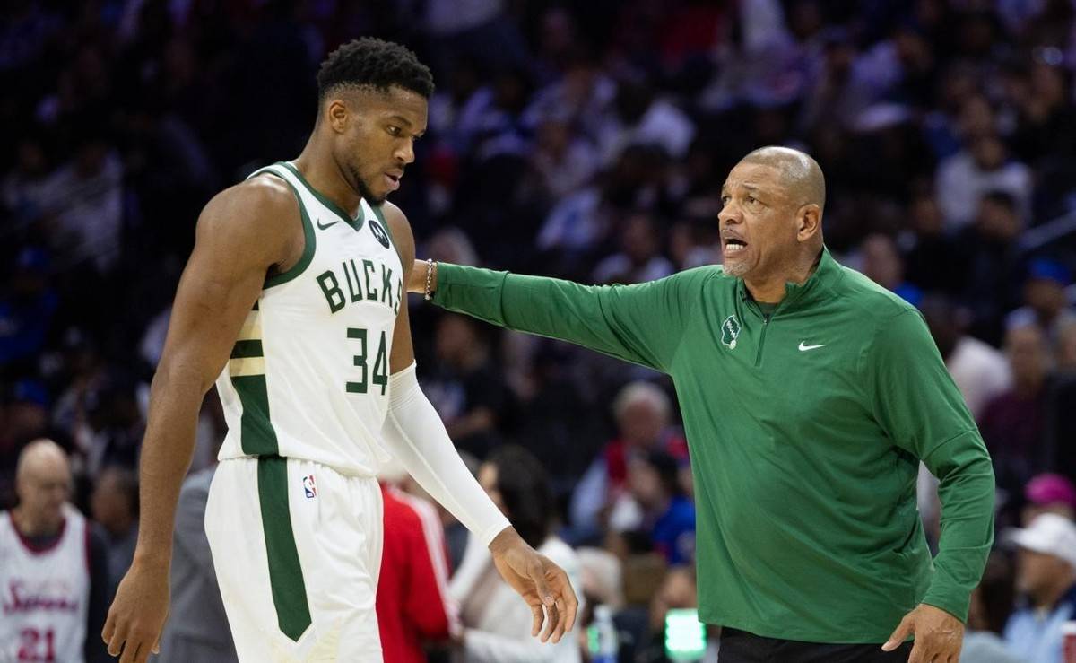 关于雄鹿主帅调整阵容——多位球员受伤锋线传奇休战的信息