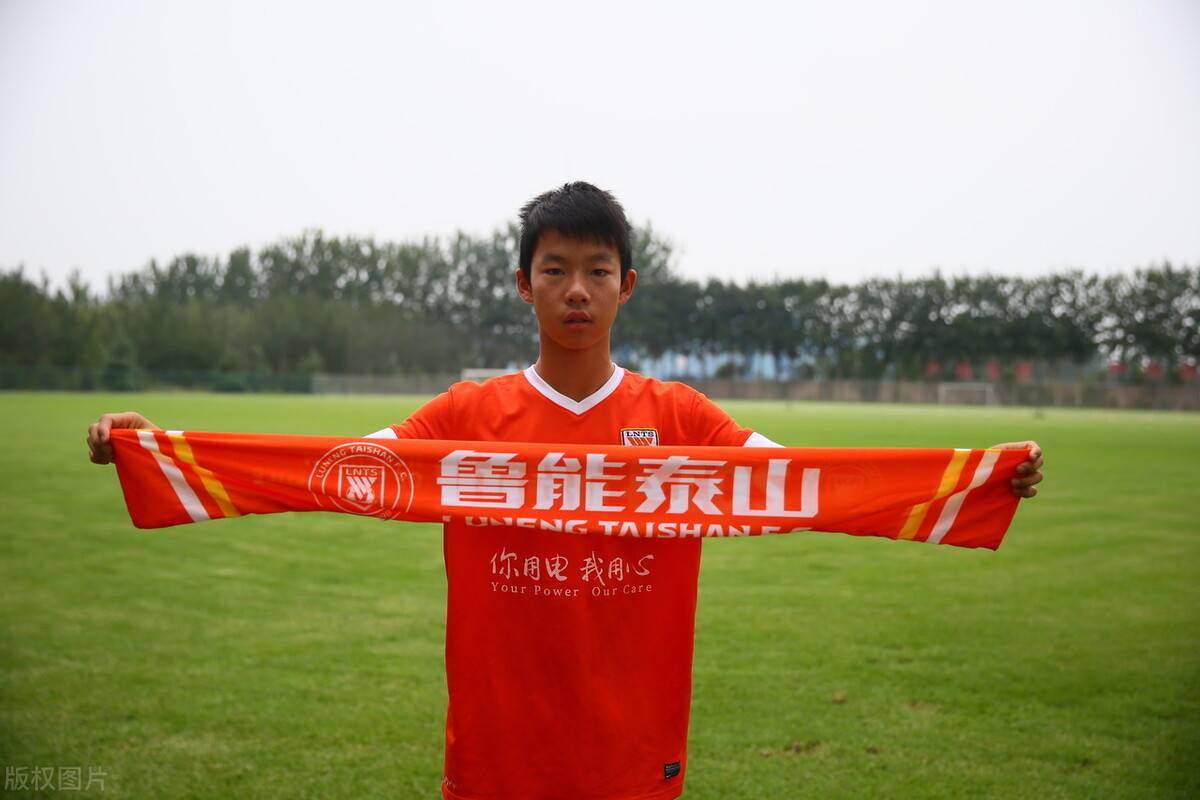 包含利沃诺罗西主帅转会传言不绝，球队稳定性受质疑的词条