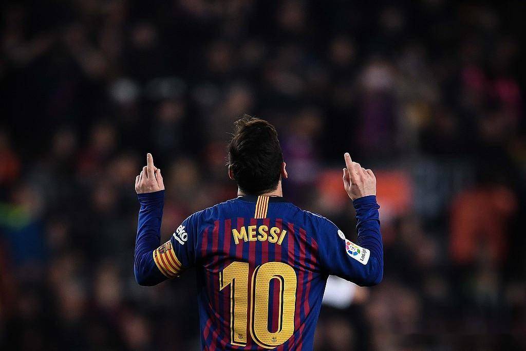 梅西率队主场大胜巴拉多利德，巴萨稳居积分榜首位